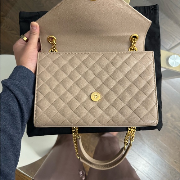 SAINT LAURENT ENVELOPE MEDIUM IN QUILTED GRAIN DE POUDRE EMBOSSED LEATHER - Picture 2 of 7